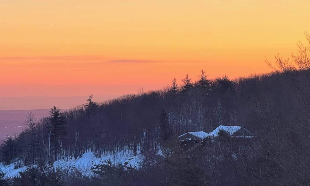 Cornwallville Cabin | Ski Loft 10 Min to Windham 5-State View + Pet Friendly!
