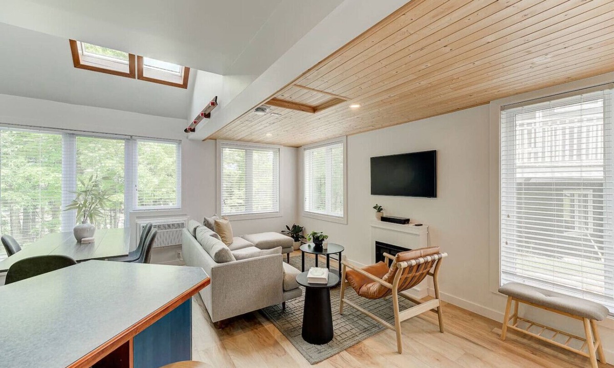 Mont-Tremblant Pedestrian Village Apartment | Ski'm On It Lodge - Pied de la montagne
