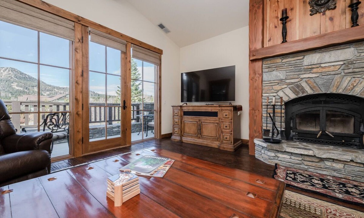 Mammoth Lakes House | Ski Season Available! Light-filled Townhome with Amazing Mountain Views!