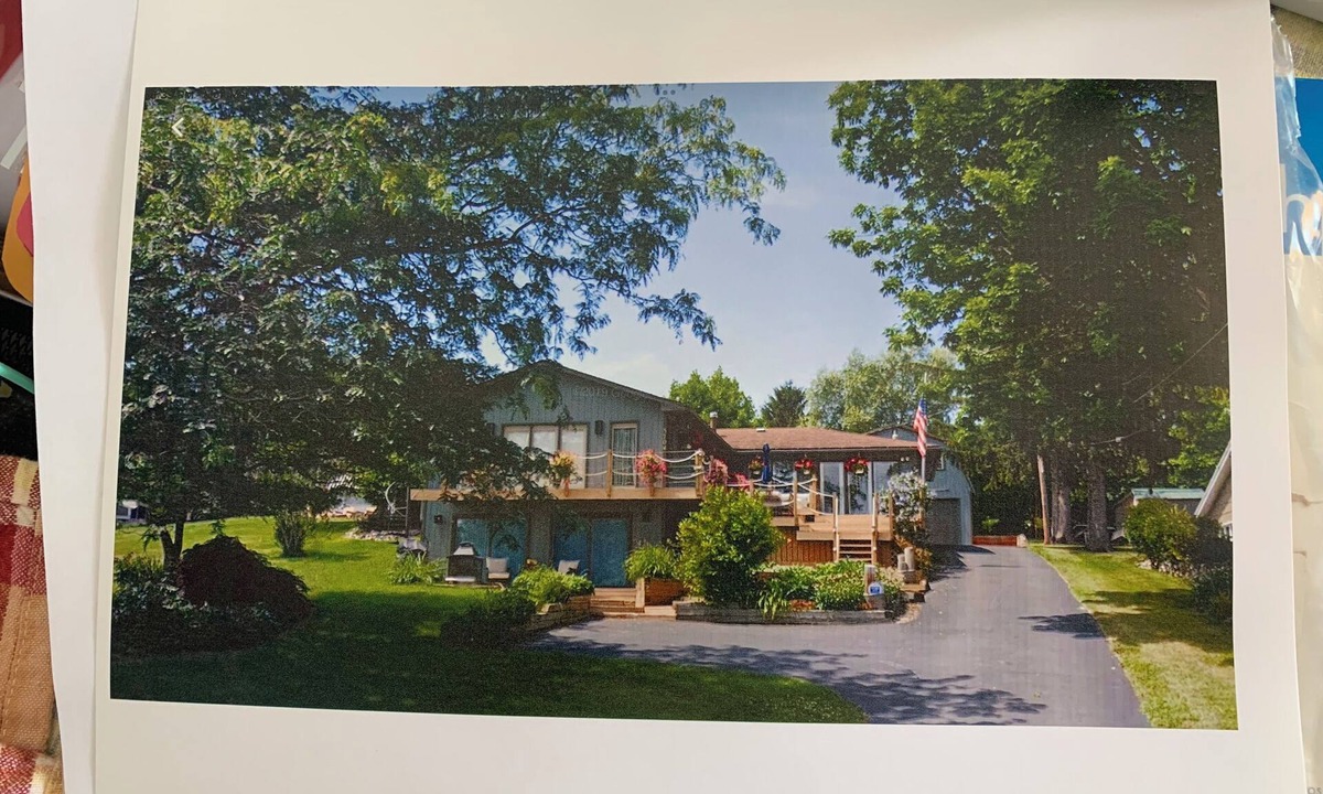 Canandaigua House | SKI SEASON IS COMING! 25 minutes to Bristol mountain. breweries and restaurants