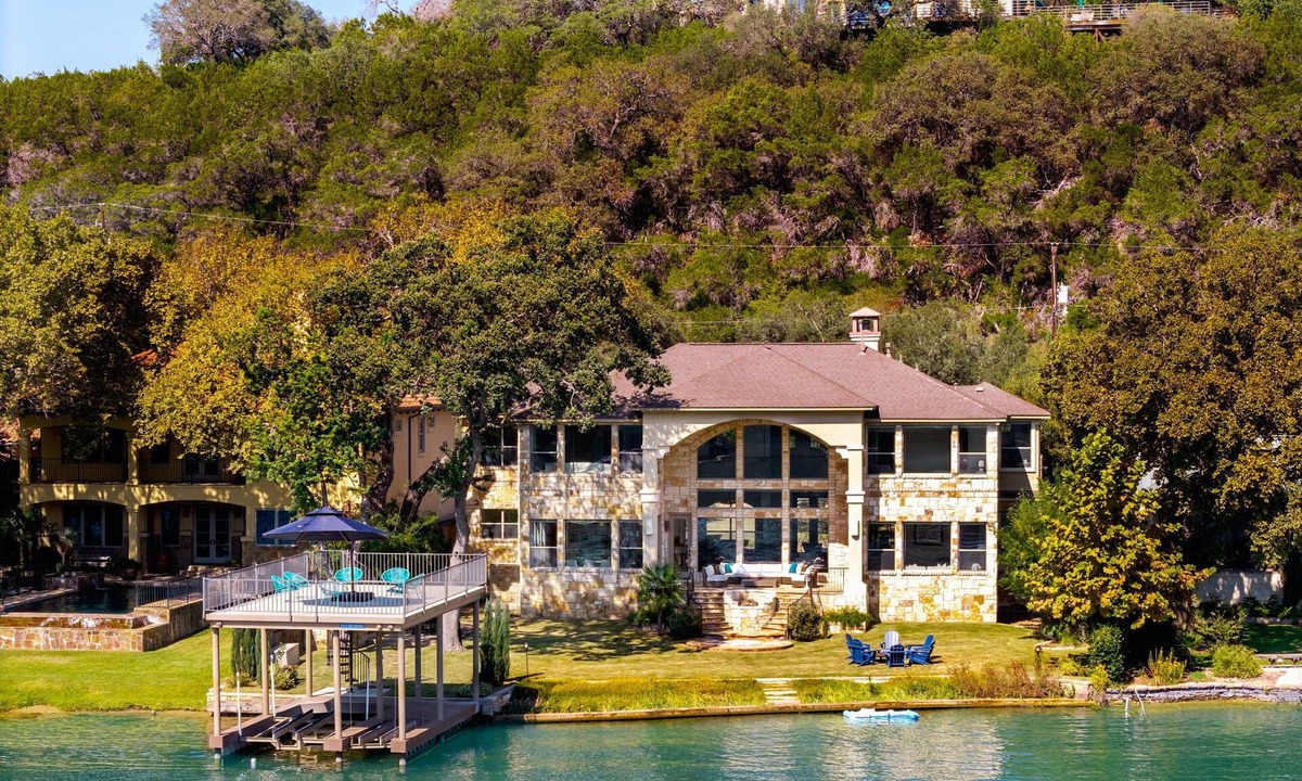 Oak Shores On Lake Austin House | Ski Shore Shak: Waterfront + Private Boat Dock