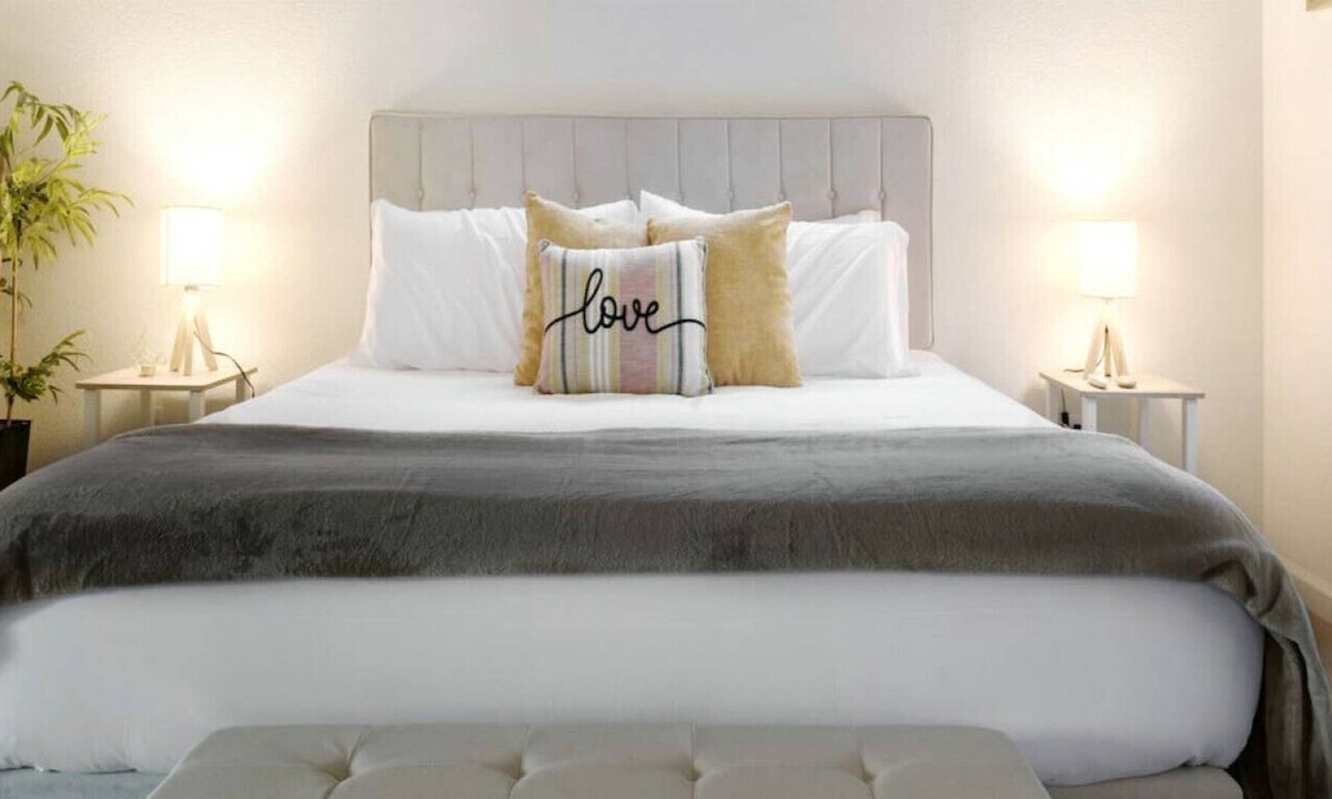 Colfax House | Ski Trip Basecamp! Easy Access!