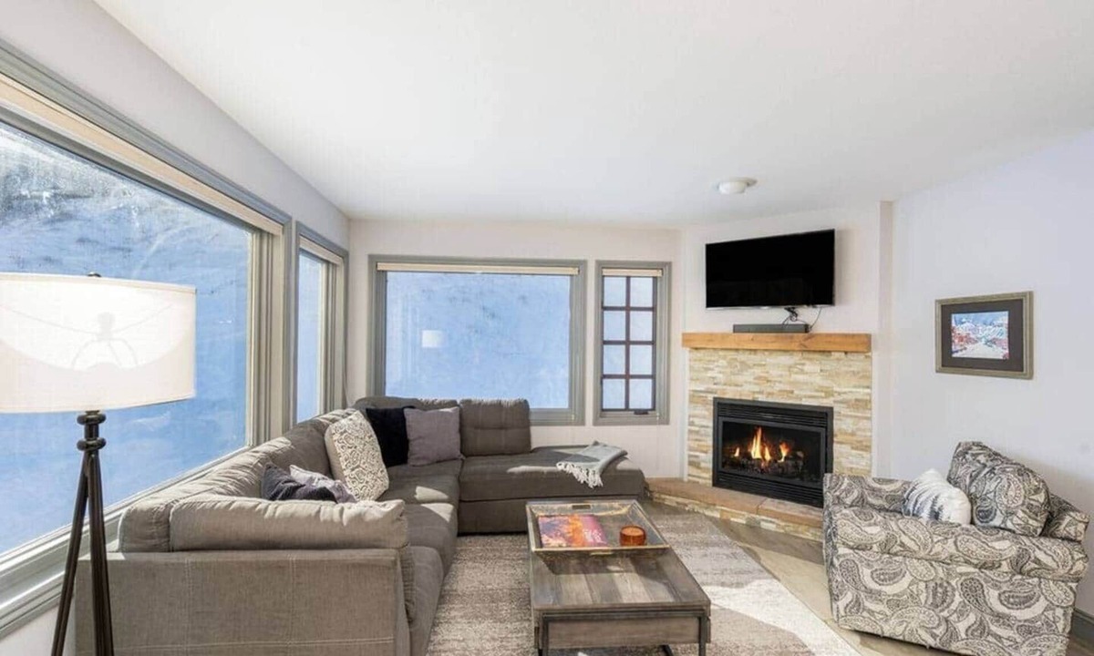Telluride Apartment | Ski Vista: TRUE Ski in/out with pool & hot tub!