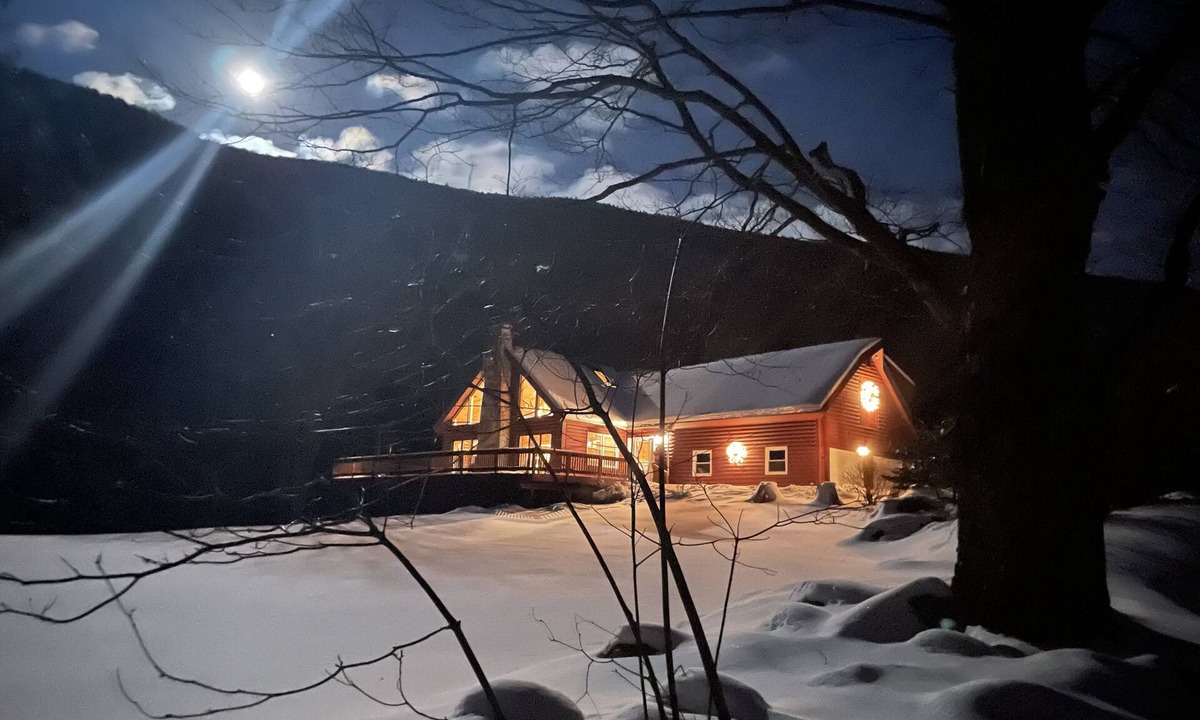 Danby Cabin | ❄️ Ski Weeks Available! Book Now! ❄️