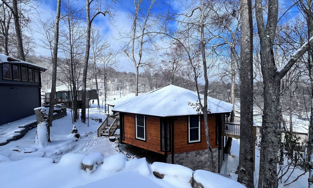 Sugar Mountain Condo | Skiers Paradise! Lower level of ski in - ski out duplex