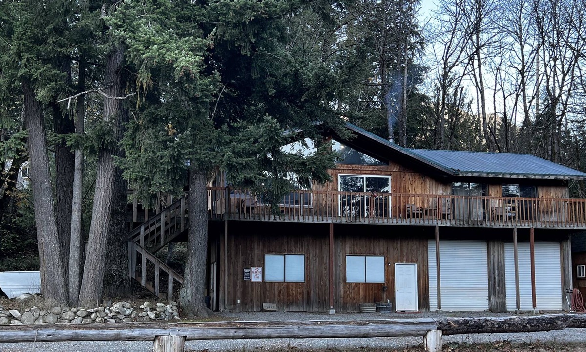 Gold Bar Cabin | Skiiers Paradise and Rustic Ranch house