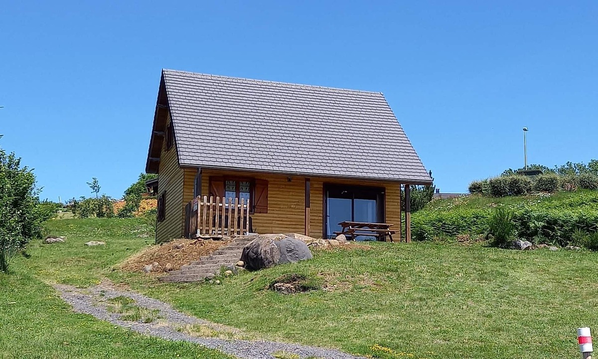 Saint-Genes-Champespe Ski Chalet | Skiing & hiking Sancy: 6-person chalet 20 min Super-Besse