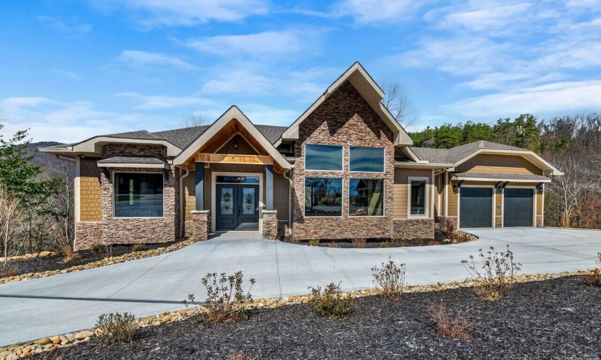 Gatlinburg - Pigeon Forge Apartment | Skip`s Mountain Retreat