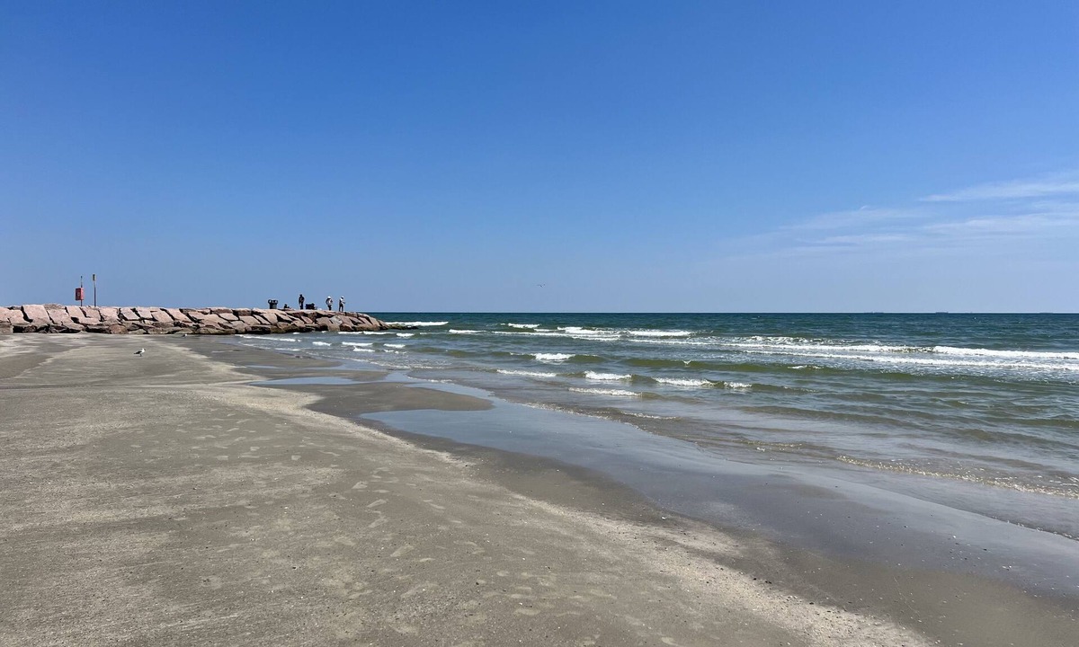 Crystal Beach RV Rental | Skoolie Glamping on Canal in Crysteal Beach, Texas
