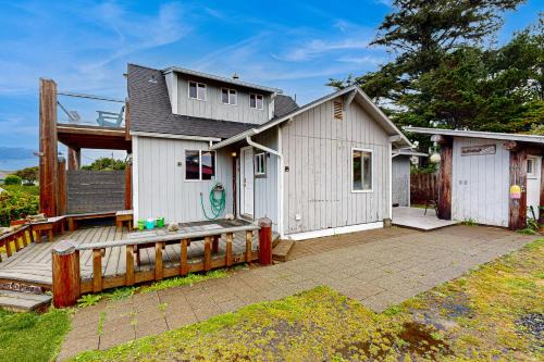 Lincoln Beach House | Skullishak Cabin