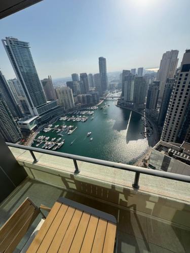 Dubai Marina Apartment | Sky-High Luxury 1BR Best Views of Dubai Marina Emaar 39th Floor