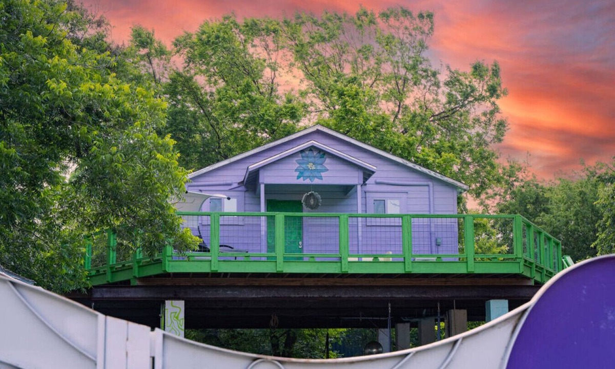 Chestnut House | Sky-High Treehouse - East Austin