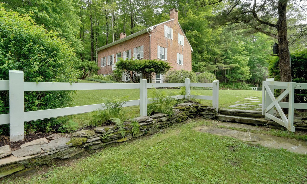 Salem House | 'Sky Parlor Farm' on 480 Acres w/Fire Pit!