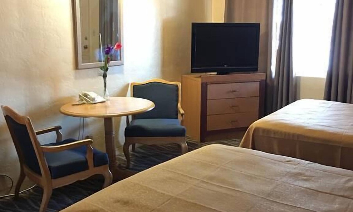 West Sacramento Hotel | Sky Ranch Inn