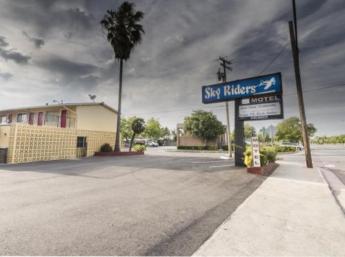 Southwestern Sacramento Hotel | Sky Riders Motel