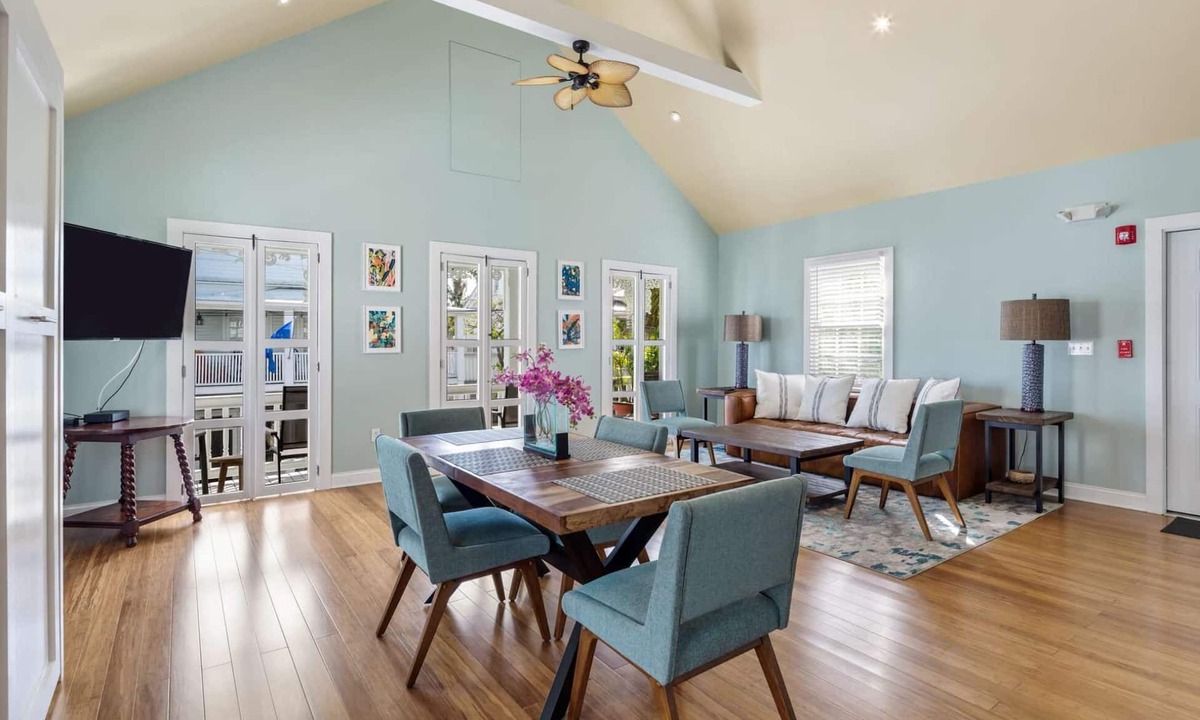 Downtown Apartment | Sky Suite with Balcony Overlooking Duval Street