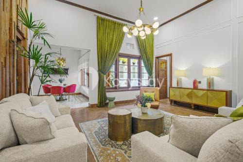 Pasirkaliki Villa | Skye Haus Villa by Kozystay - Dago