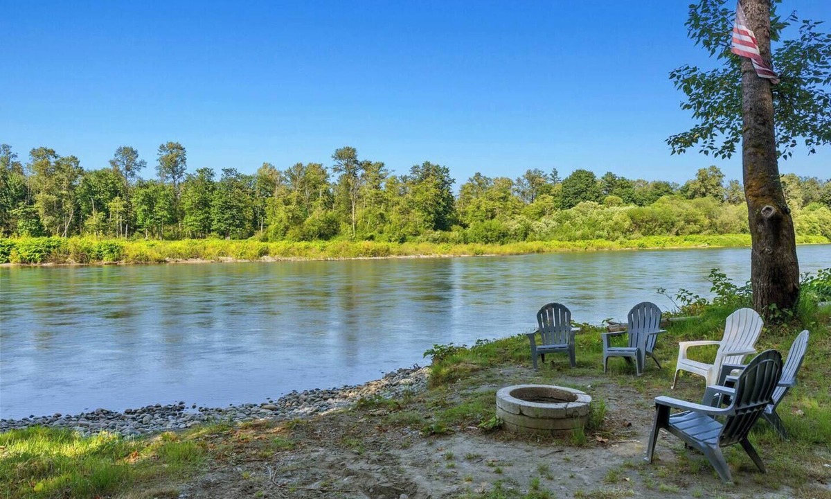 Monroe House | Skykomish River Estate | 5 Acre, 5 Bed, Riverfront