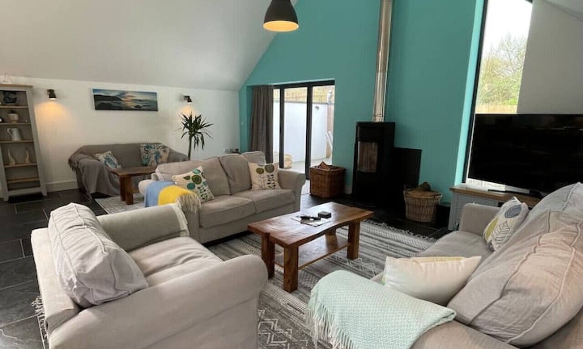 Trewarmett House | Skylark 4 bed Sleeps 8 with Hot tub