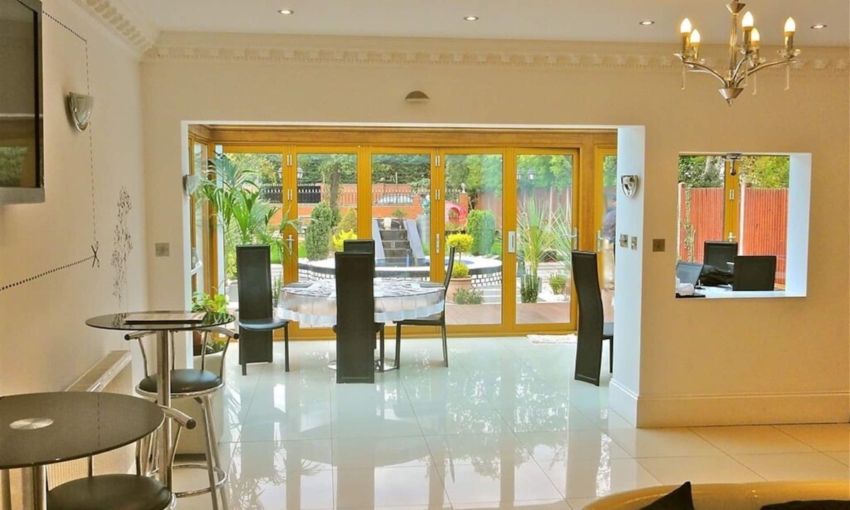 Heston Central House | Skylark B&B