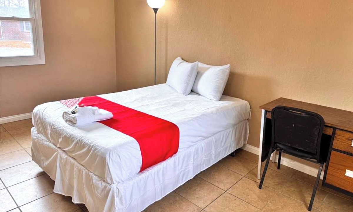 Bedford Hotel | Skylark Motel by OYO