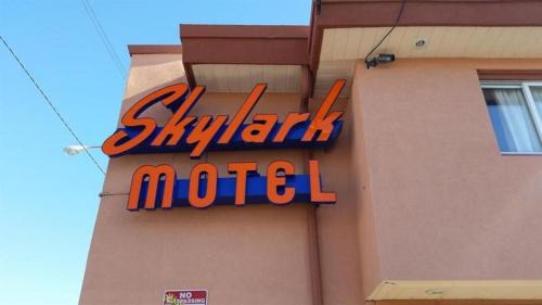 Garfield Ridge Hotel | Skylark Motel