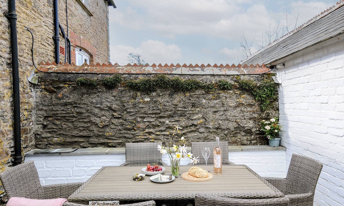 Looe Cottage | Skylarks