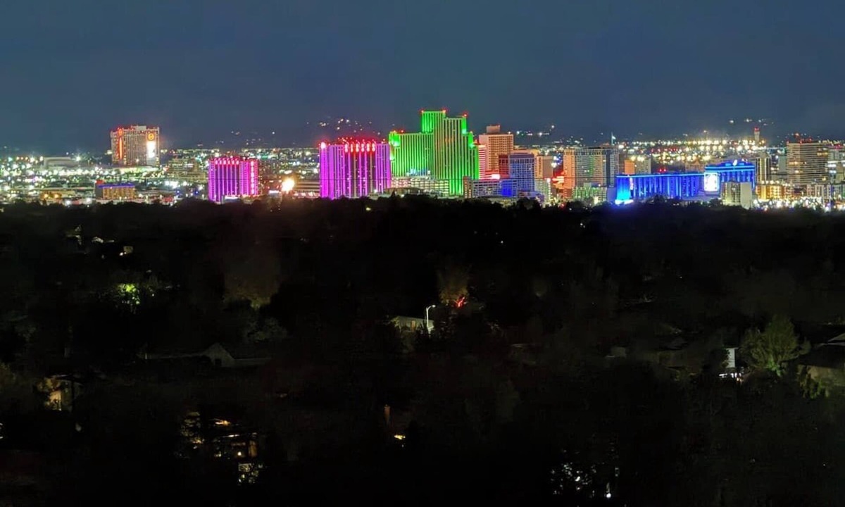 Northwest Reno House | Skyline Downtown View Near Mt. Rose Skiing