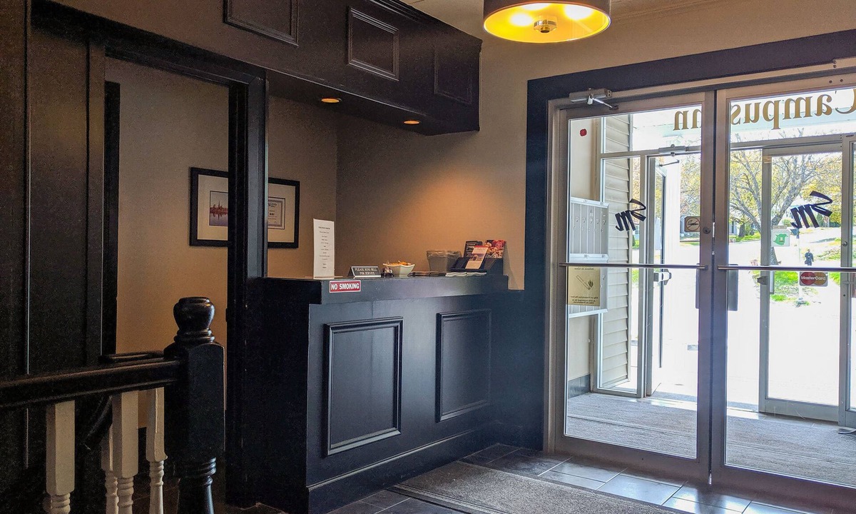 Fredericton Hotel | Skyline Motel & Campus Inn