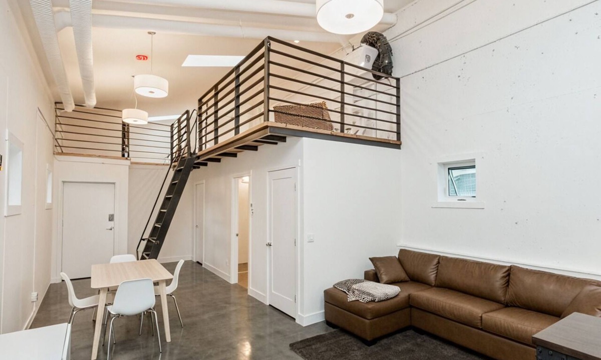 Bridgeland Apartment | Skyline Penthouse |BBQ, Sleeps 8