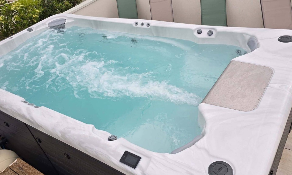 Aiguerelles Apartment | SKYLINE ROOF TOP SPA DE NAGE