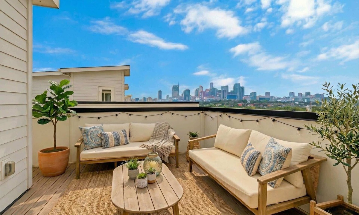 Katie Hill Neighborhood House | Skyline Rooftop Views Elevator 9 Beds 5min DT