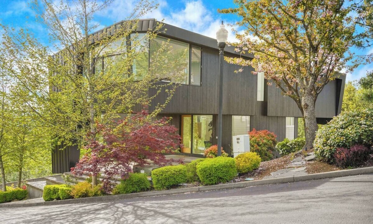 Northwest Portland House | SKYLINE SKYLAB HOUSE LIFE AT 7 DEGREES