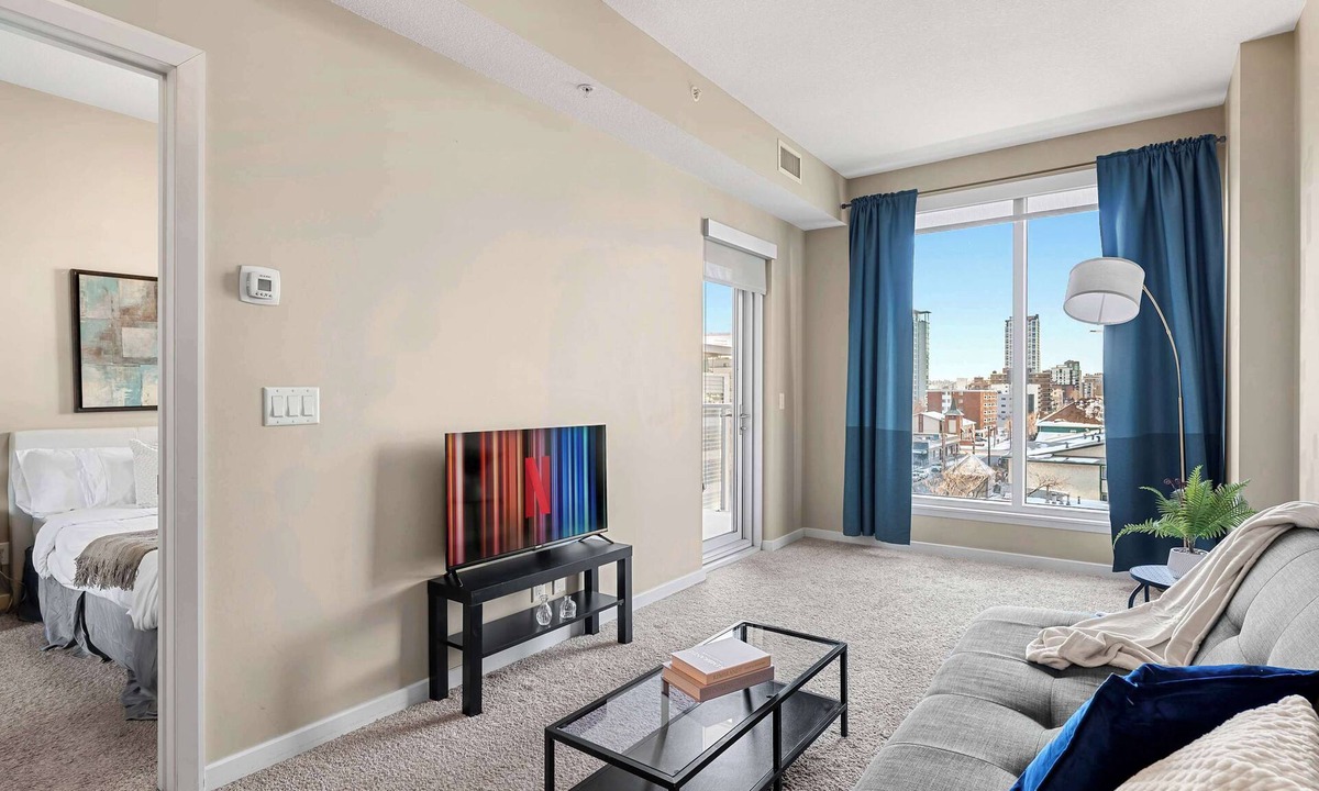 Victoria Park Apartment | Skyline Suite Panoramic 1BR Downtown with Parking