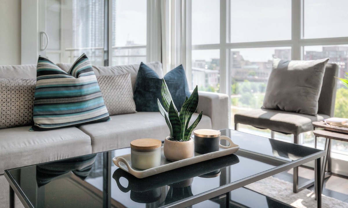 CityPlace Apartment | Skyline Toronto Lakeview Suites