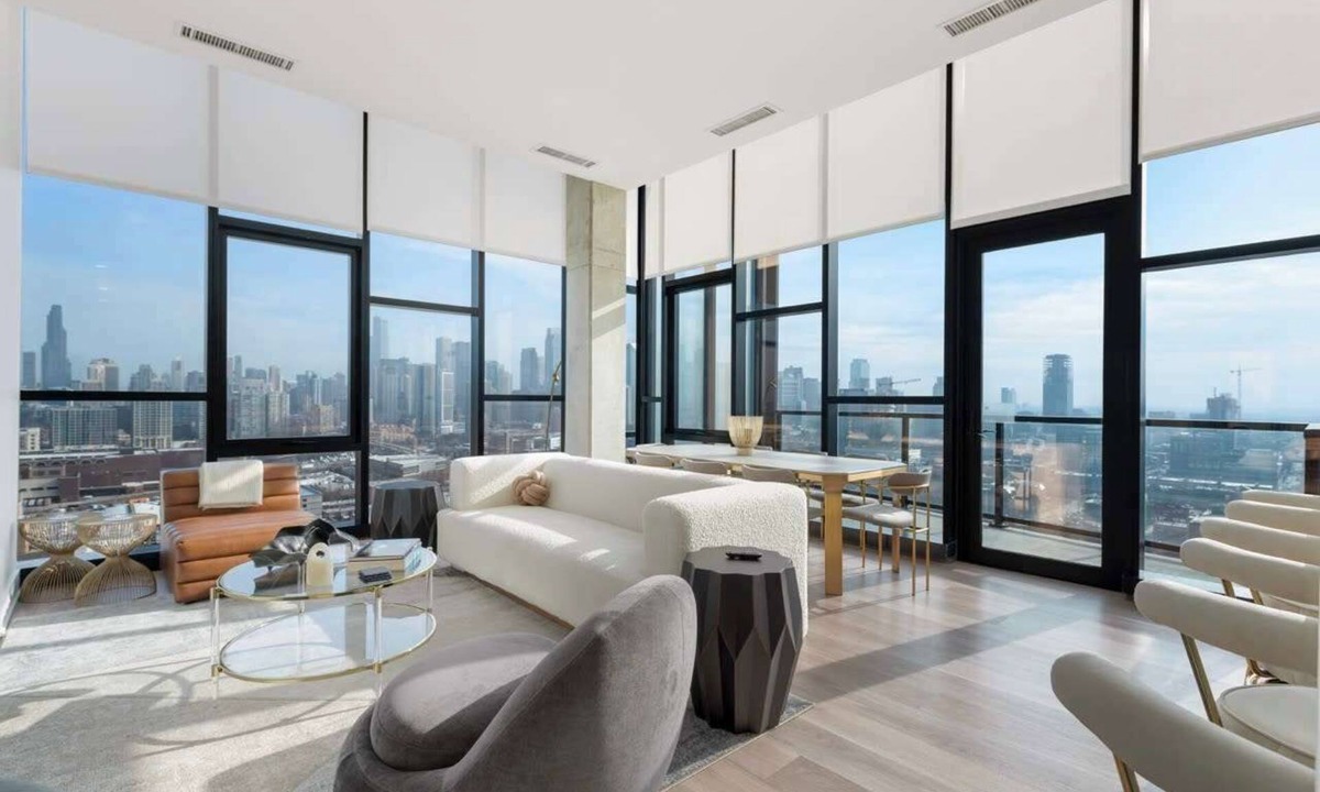 River West Apartment | Skyline View Duo for Groups: Unmatched Luxury Stay
