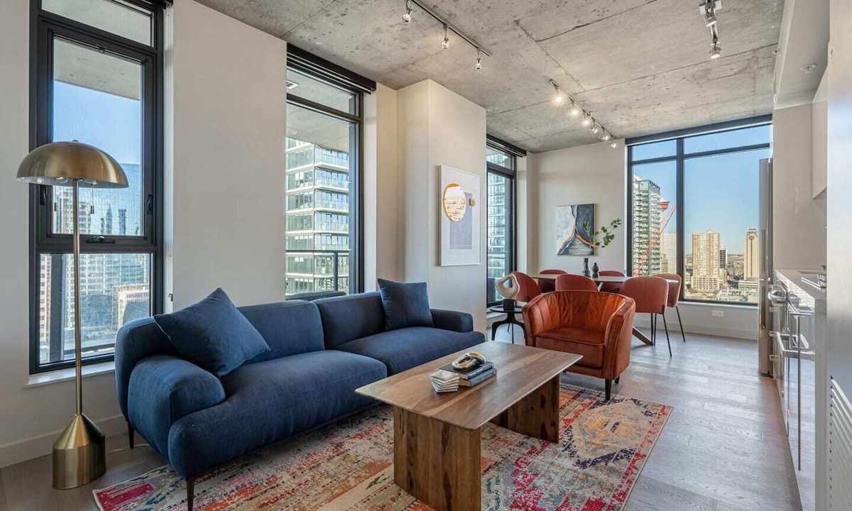 Connaught Condo | Skyline Views -POOL, Patio, Prkg & Gym - 2BR 2BA
