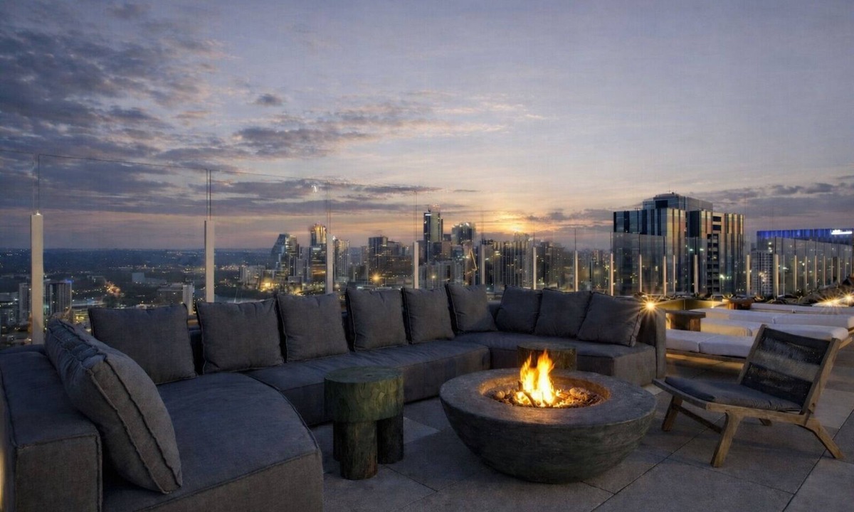 Rainey Street Historic District Condo | Skyline Views Rooftop Infinity Pool Rainey St