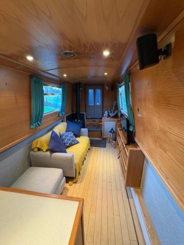 Broadwell Boat Rental | Skyrack