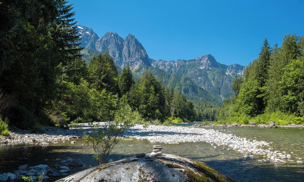 Gold Bar Cabin | SkyRiverPeaks Cabin, Riverfront,Views, AC,Pets