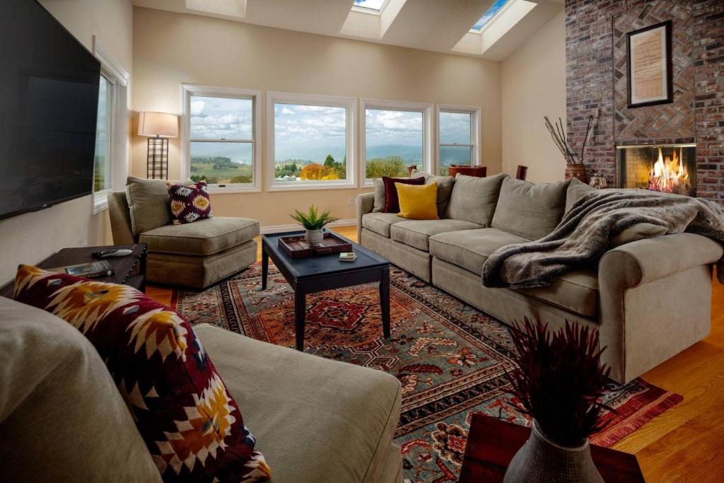 Dundee House | Skyview Villa