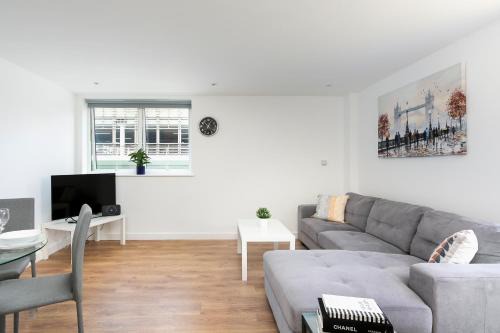 Grange Apartment | Skyvillion - 4 Bed Luxury Apartment with Balcony & Parking