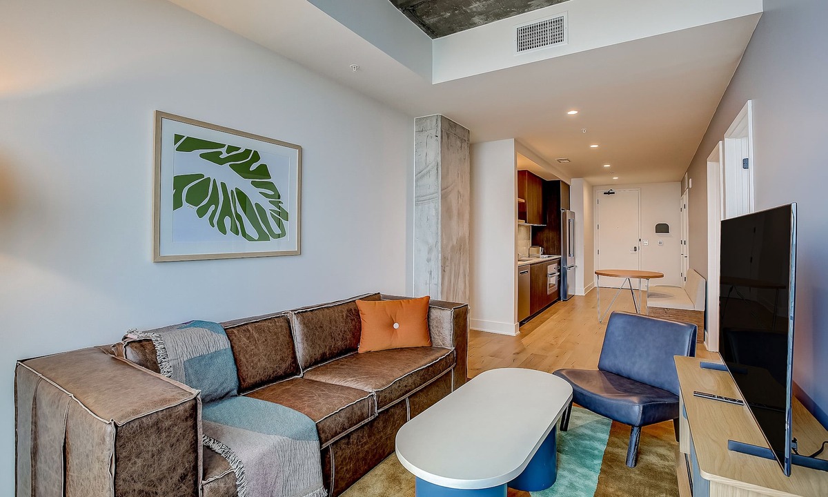 Rainey Street Historic District Condo | Sleek 15th-Floor Condo with Rooftop Pool, WiFi, Central AC, and Great Location