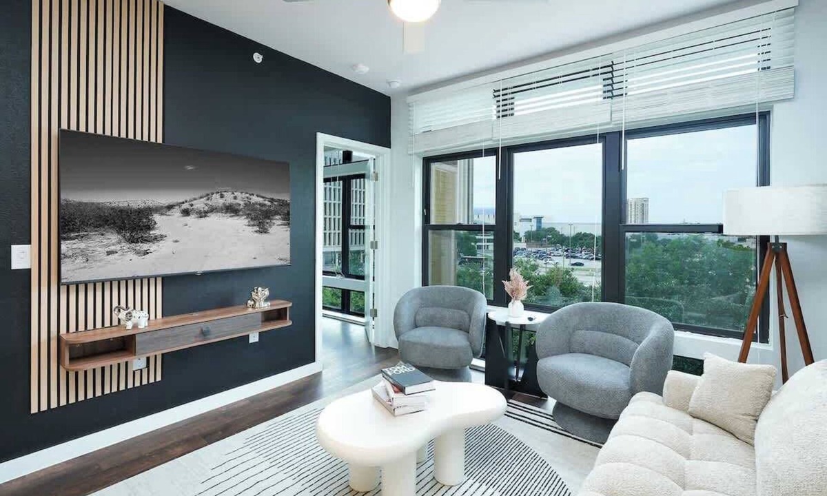 Southtown Apartment | Sleek 1BR w/Gym, Parking Near Rvrwalk & Dome