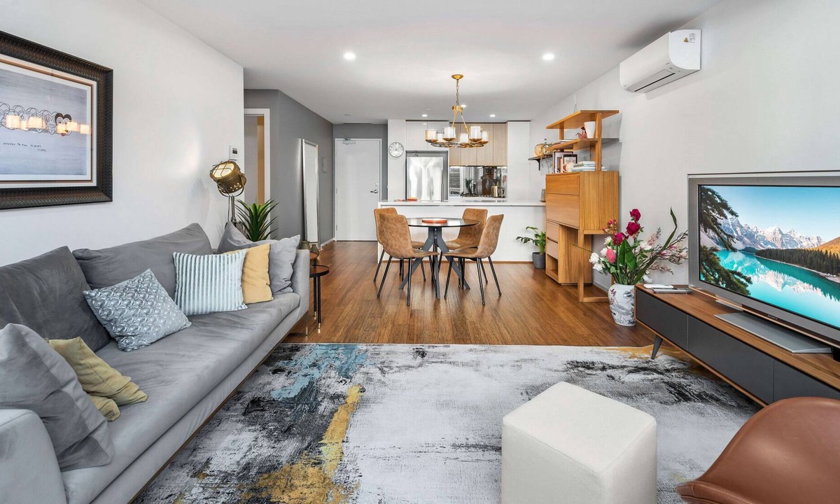 Clifton Hill Apartment | Sleek 2-Bed Apartment near Parks