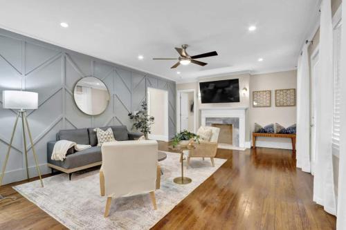 Buckhead House | Sleek 5BR Buckhead HomeModern,Spacious & Central