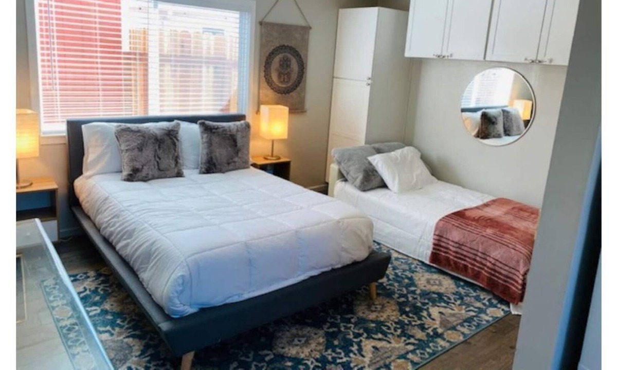 Orangevale House | Sleek and fully equipped studio