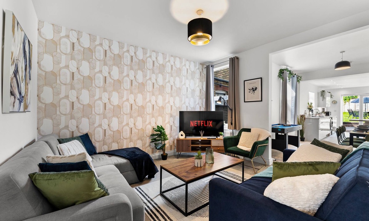 Southville House | Sleek and Stylish Bristol Abode - Sleeps 5