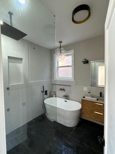 Avondale Apartment | Sleek Avondale Condo Spa Bath 2 Bed King and Queen and Garage