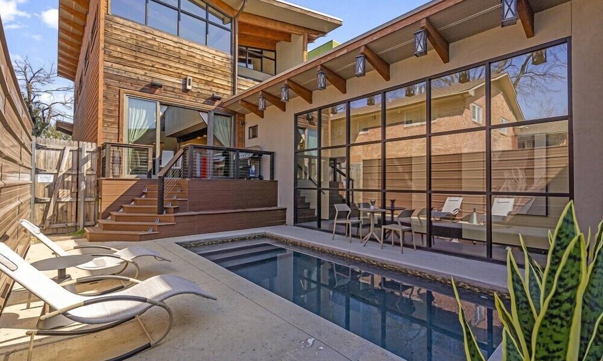 Cherry Street House | Sleek & Chic @ Cherry Street